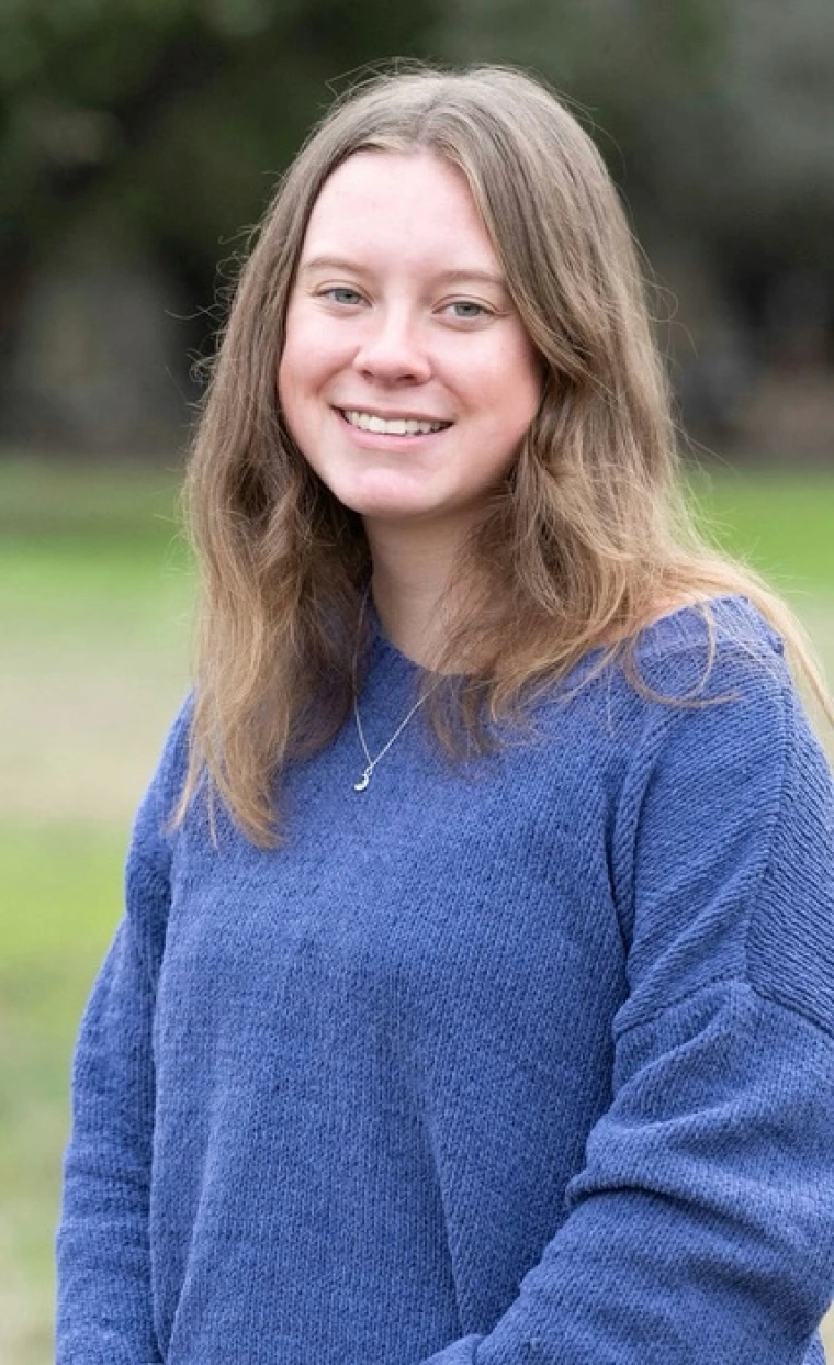 Elena Bosquez Headshot