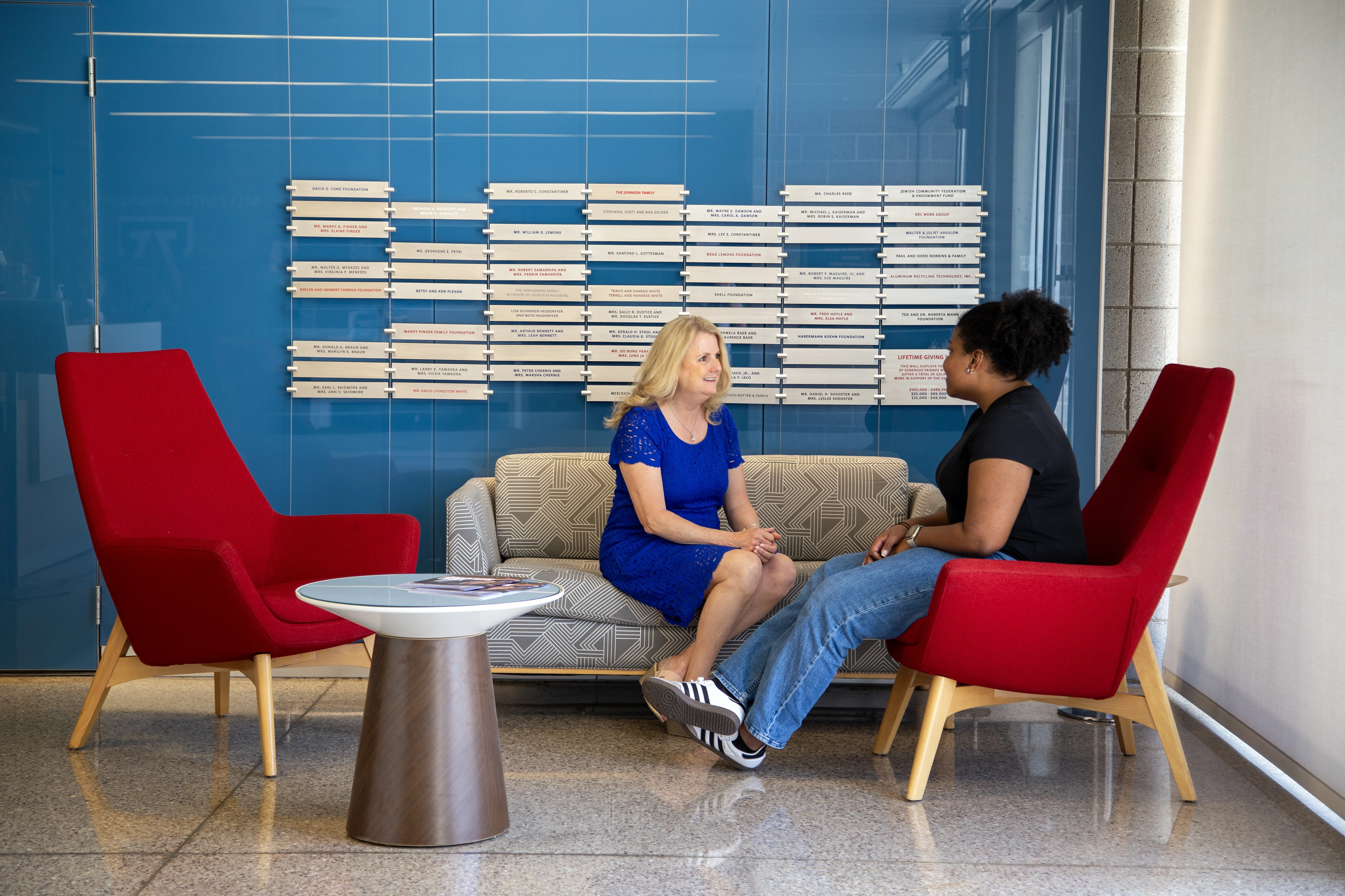 Specialist talking to student